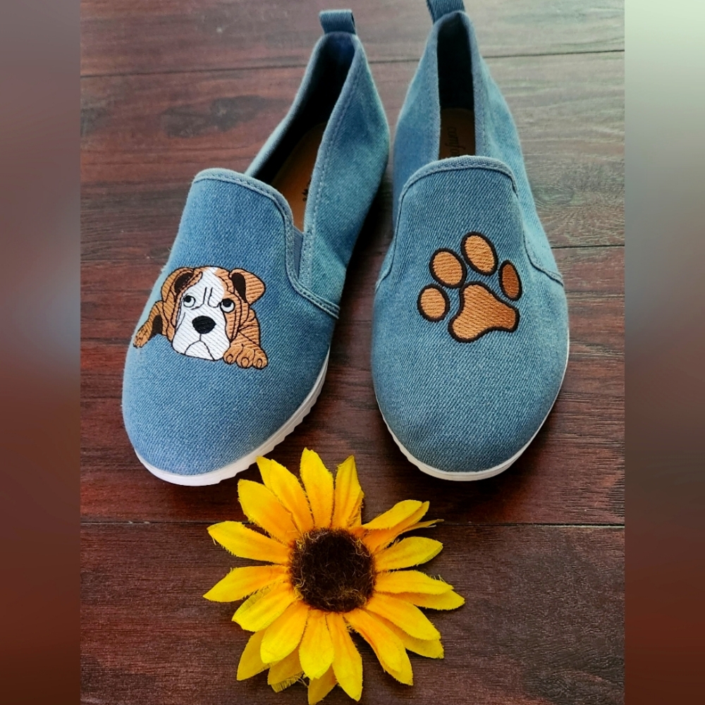 Comfortview Adorable Puppy and Paw Blue SlipOn Shoes - Picture 2 of 8